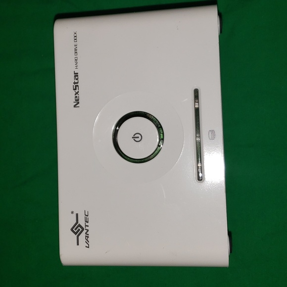 Vantec NexStar Sata Hardrive Dock with Install CD USB Cable and power block - Picture 2 of 6